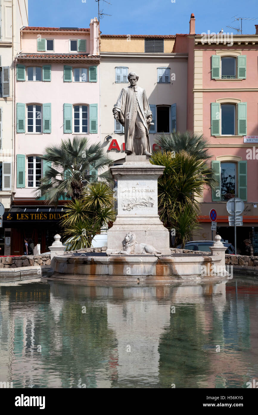 Statue de Lord Brougham dans la vieille ville de Cannes, Côte d'Azur, France, Europe Banque D'Images