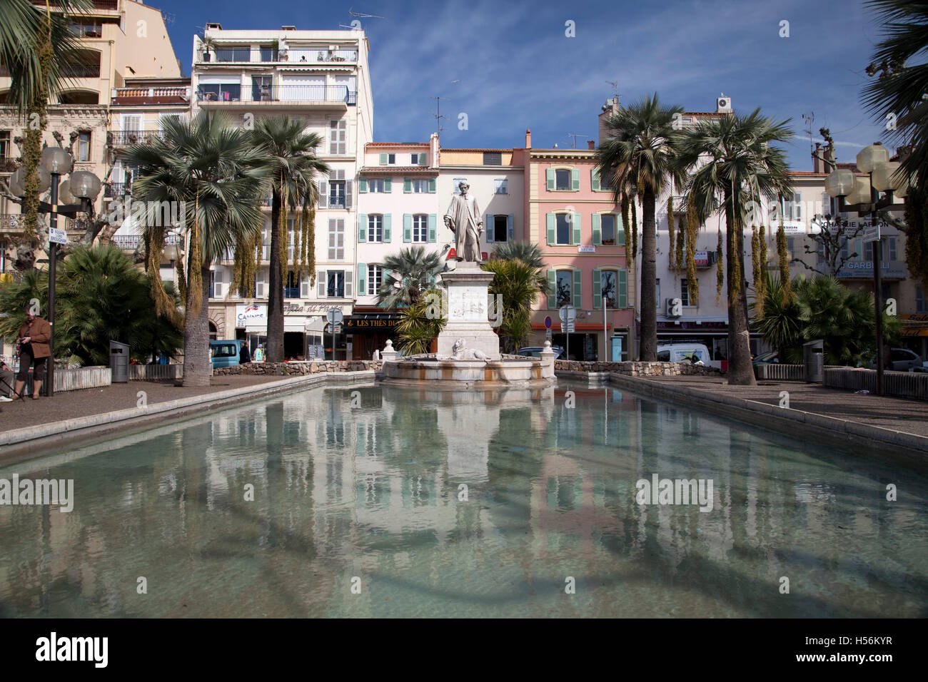 Statue de Lord Brougham dans la vieille ville de Cannes, Côte d'Azur, France, Europe Banque D'Images
