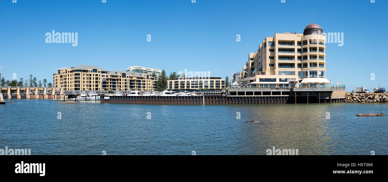 La Marina à Glenelg, Australie du Sud, la station balnéaire la plus populaire de divertissement Banque D'Images