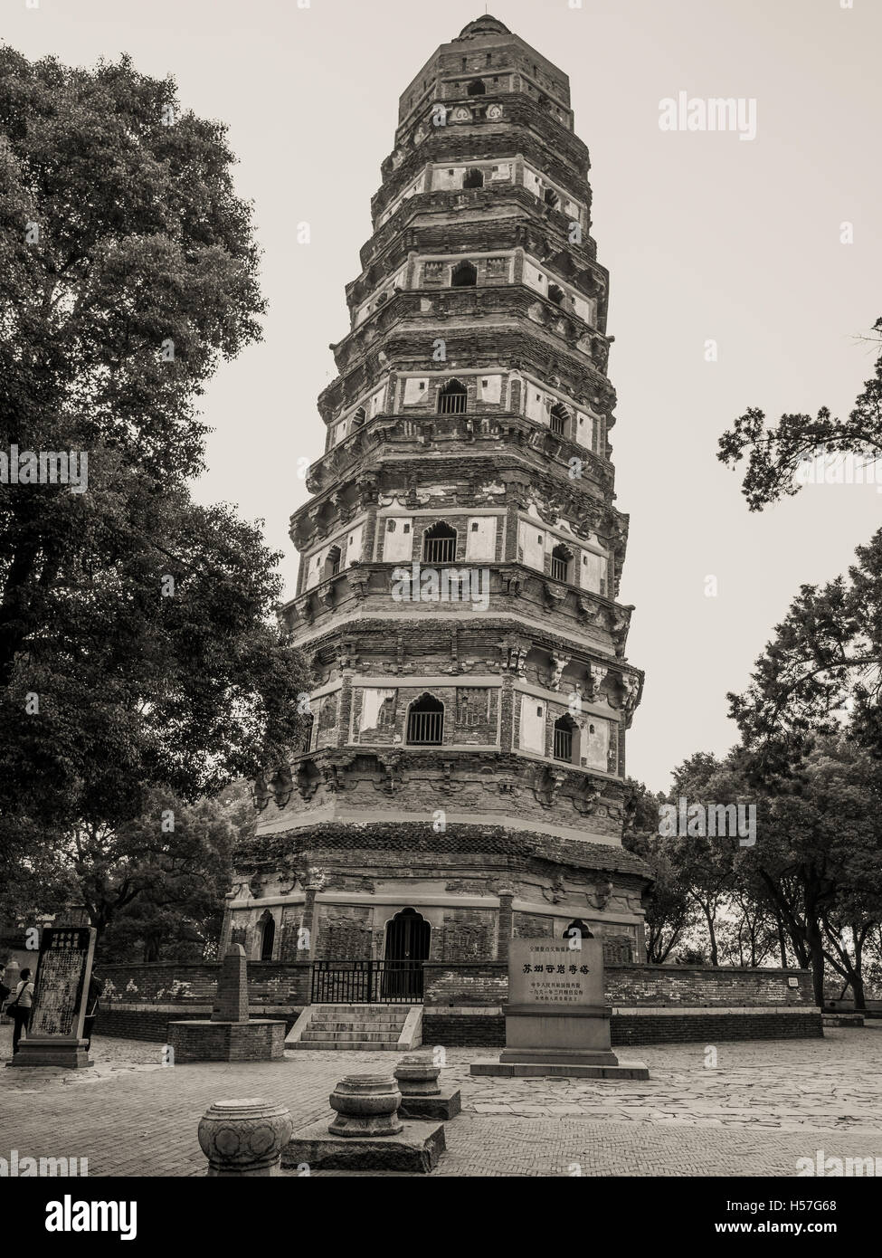 Tiger Hill (pagode pagode 96 Yan) sur la Colline du Tigre à Suzhou City, Jiangsu Province de l'Est - Noir et blanc Banque D'Images