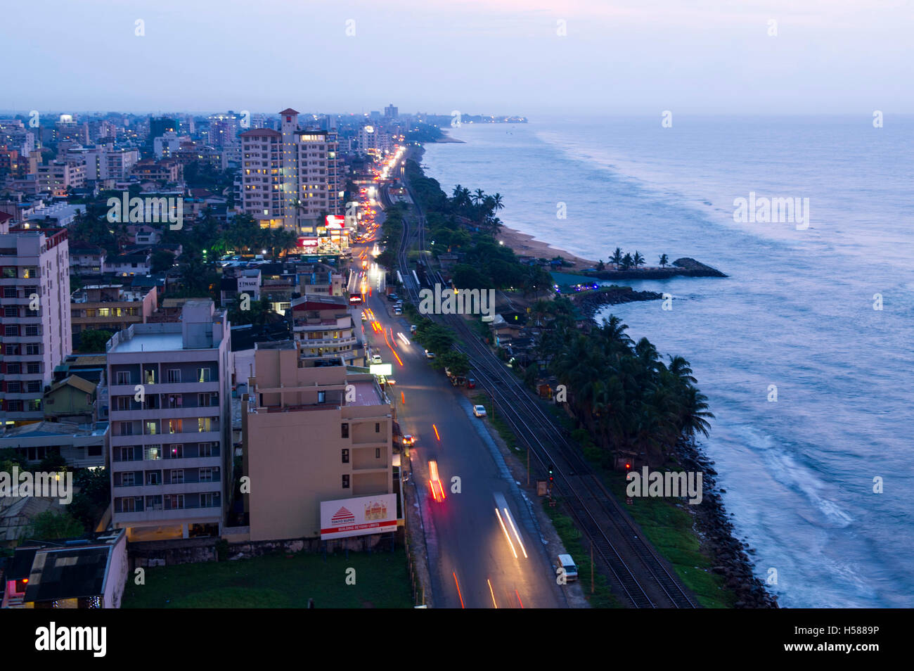 Vue sur le front de mer au crépuscule, Colombo, Sri Lanka Banque D'Images