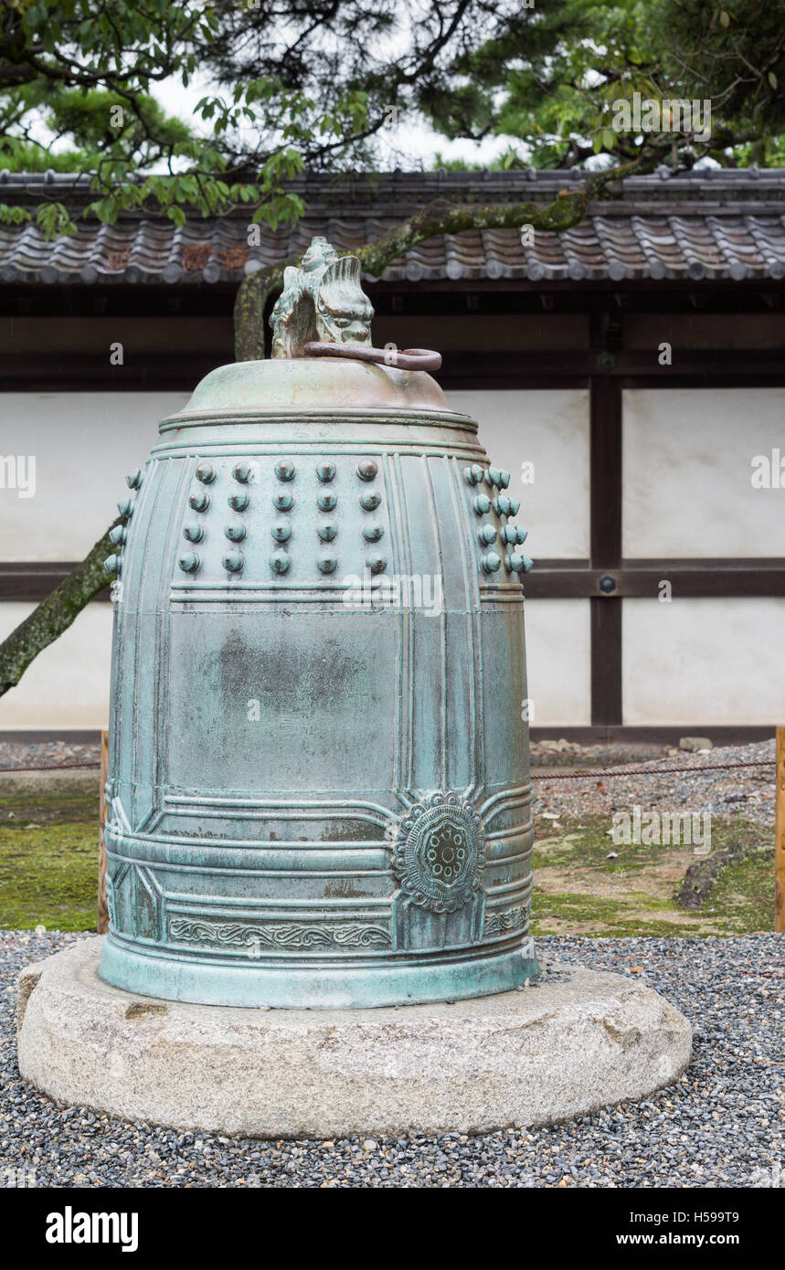 Grand bell historique au château de Nijō. Banque D'Images