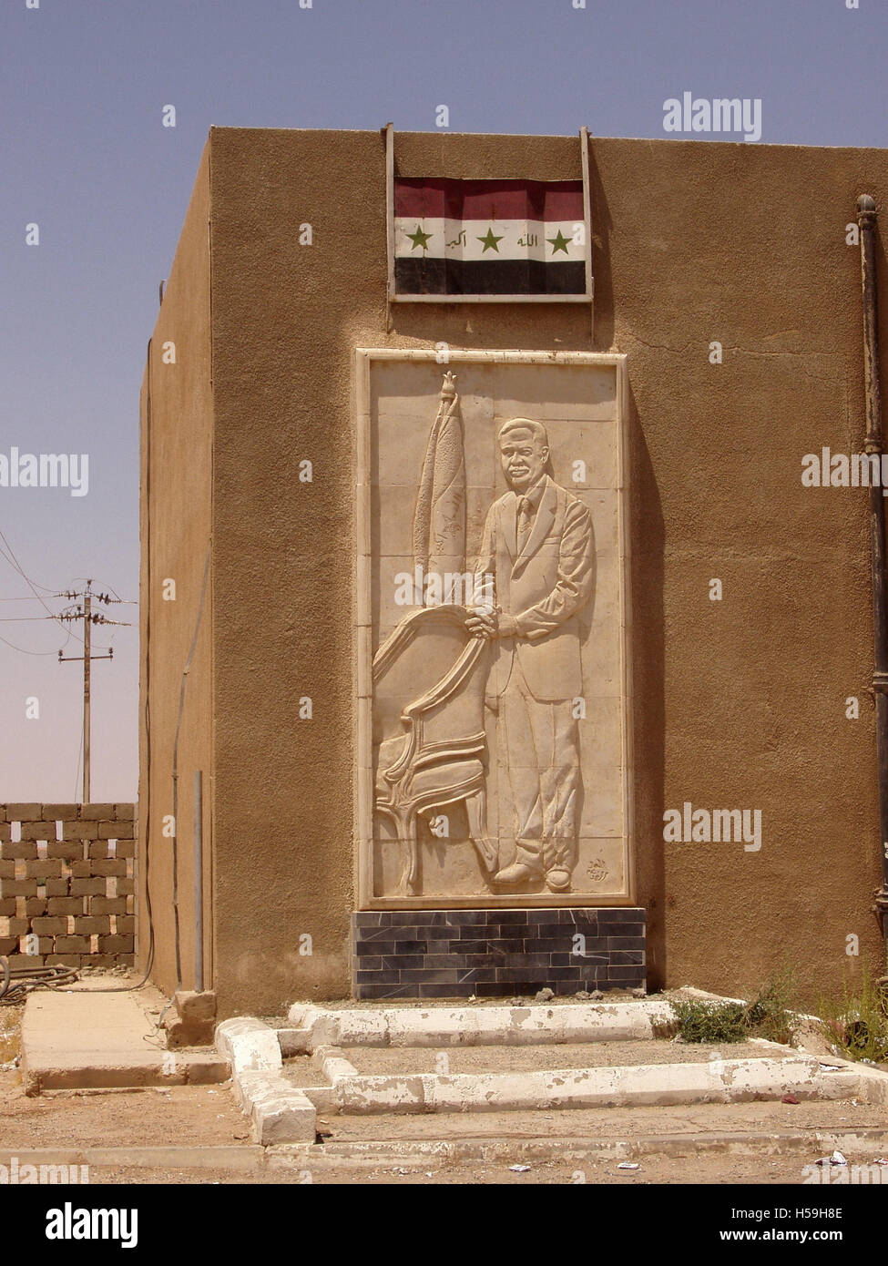 26 juillet 2003 un portrait de Saddam Hussein au point de contrôle frontalier avec la Jordanie, à Trebil, juste à l'intérieur de l'Irak. Banque D'Images