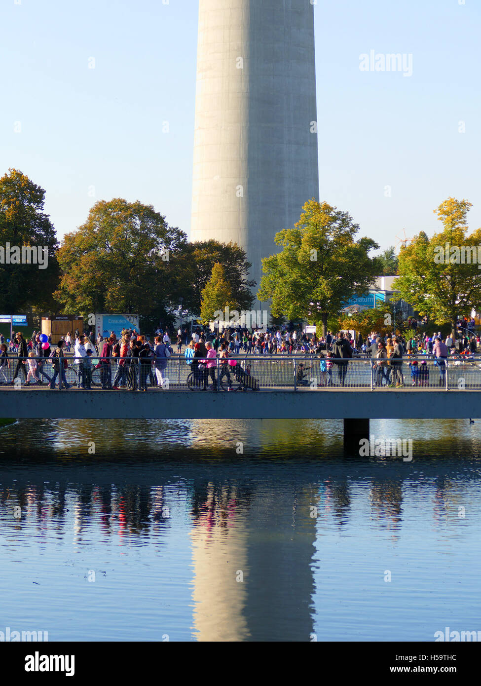 Munich Parc Olympia TV Tower jouissent en journée ensoleillée Allemagne Europe Banque D'Images