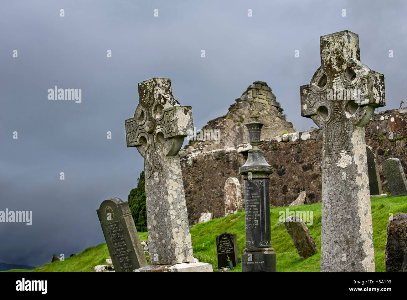 Croix Celtiques dans cimetière de Cill Chriosd Kilchrist / Église, église paroissiale de Strathaird ruinée, Isle of Skye, Scotland, UK Banque D'Images