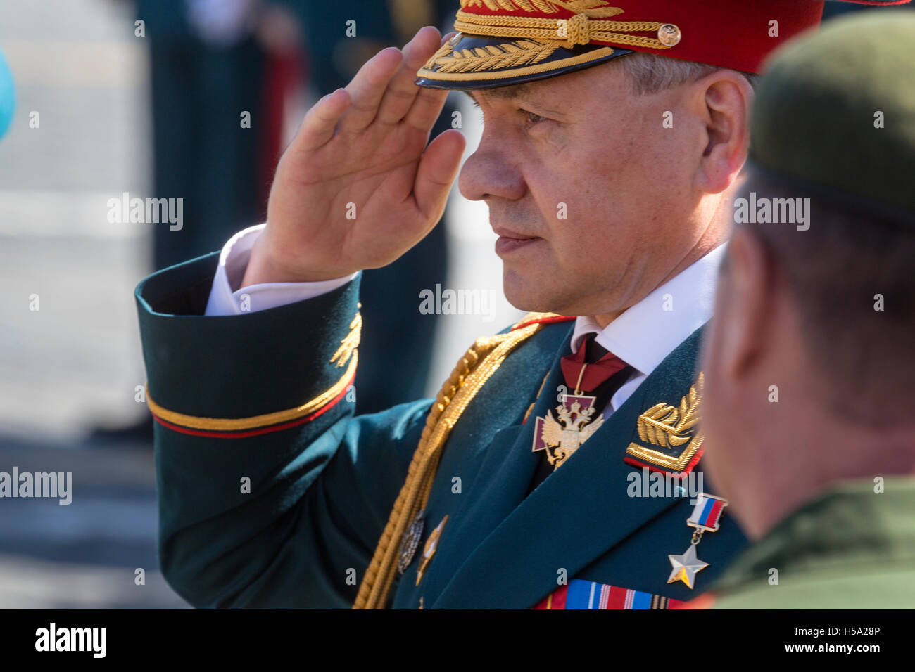 Portrait du Ministre russe de la Défense Sergueï Choïgou, général de l'armée à la parade militaire sur la place Rouge à Moscou, Russie Banque D'Images