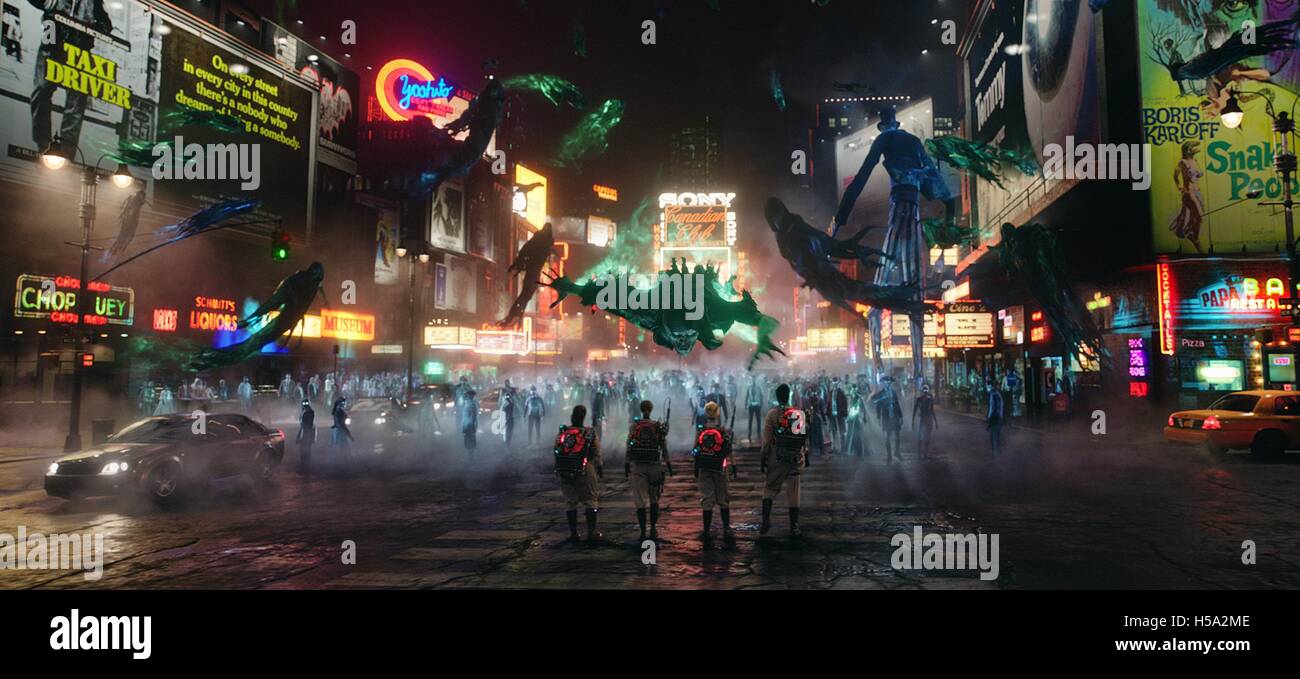 DATE DE SORTIE : Juillet 15, 2016 Title : Ghostbusters STUDIO : Columbia Pictures Réalisateur : Paul Feig Résumé : Suite à une invasion de fantômes de Manhattan, les amateurs de paranormal Erin Gilbert et Abby Yates, ingénieur nucléaire Jillian Holtzmann, métro et Patty travailleur Tolan band ensemble pour mettre fin à la menace d'un autre monde avec : Melissa McCarthy, Leslie Jones, Kate McKinnon, Kristen Wiig, Chris Hemsworth (crédit Image : c Columbia Pictures/images/ Banque D'Images