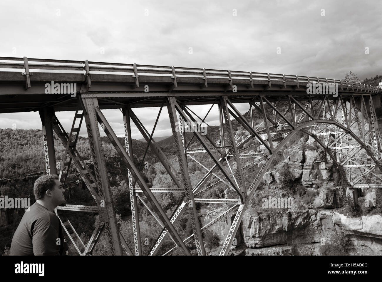 Photo noir et blanc du pont Midgley à Sedona, Arizona, États-Unis. Banque D'Images