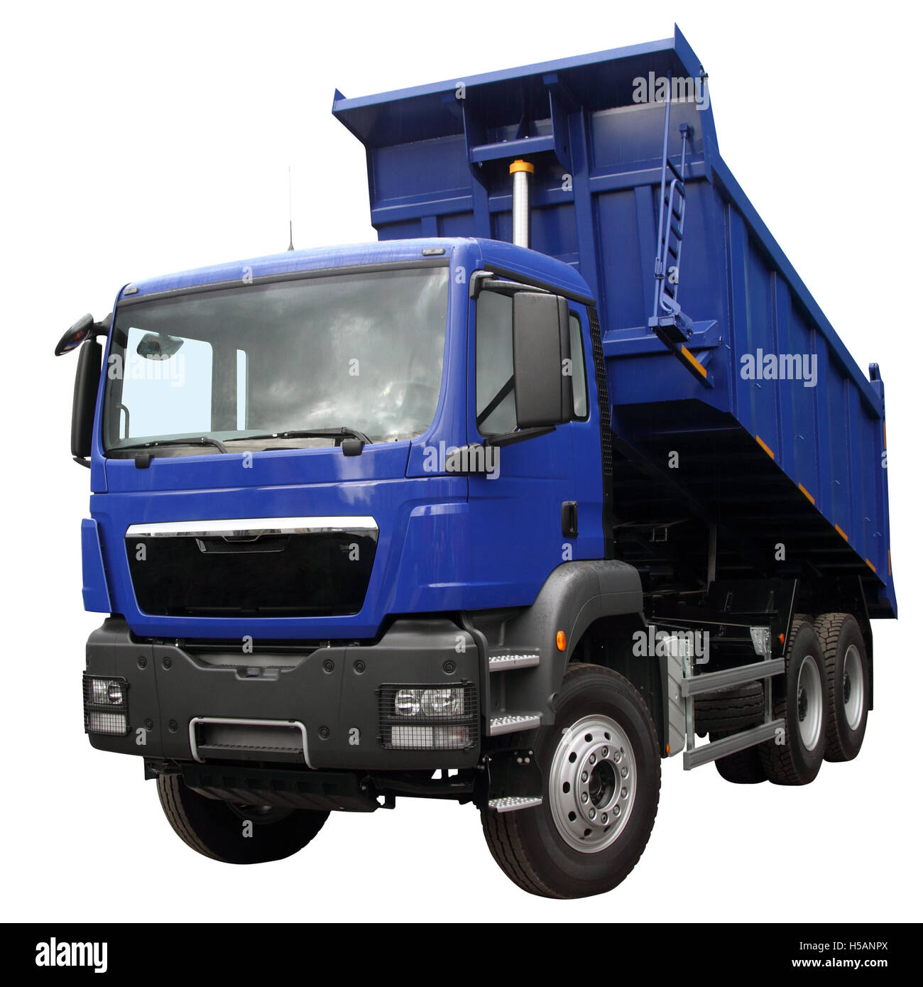 Le camion bleu foncé avec le levé corps isolé sur fond blanc Banque D'Images