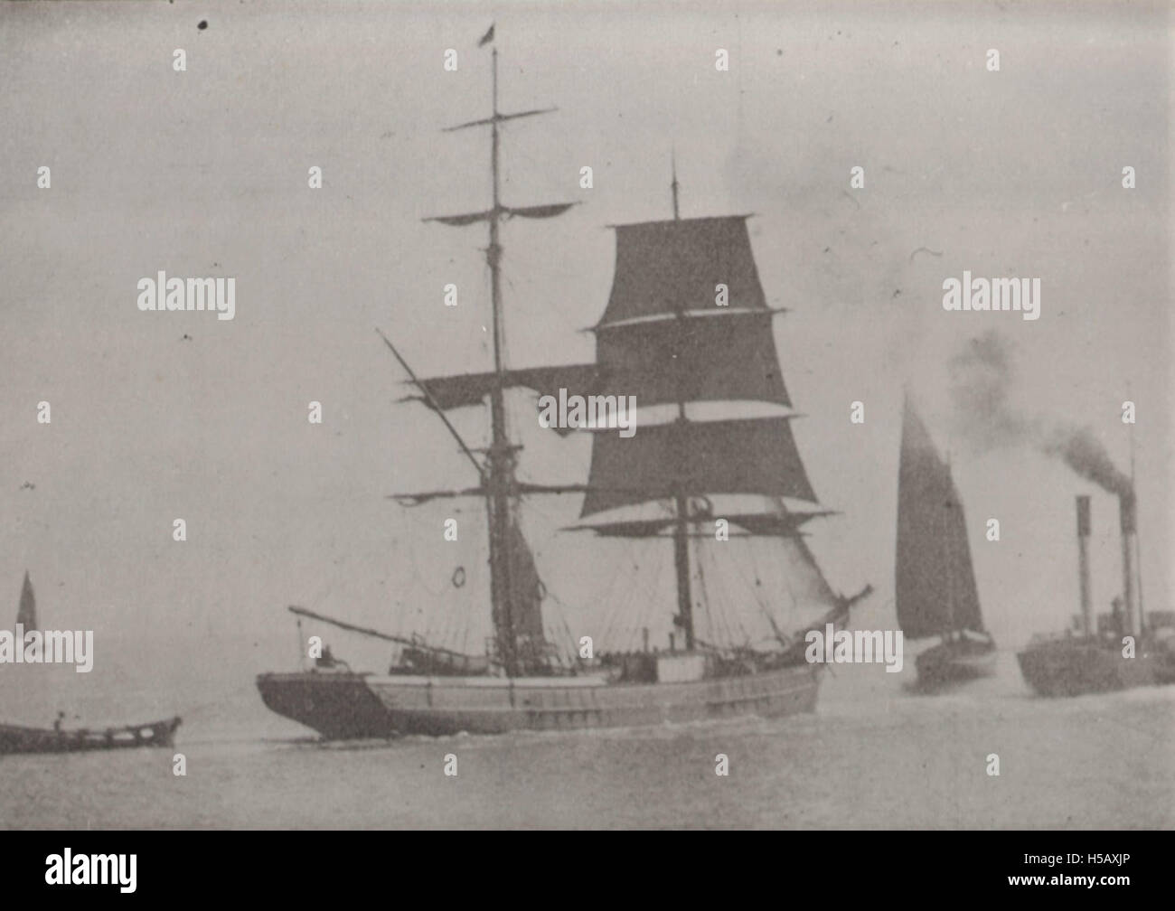 Une représentation historique de navires à voile et à vapeur, représentant la transition des voiliers aux navires à vapeur. Ce changement a marqué un changement significatif dans le transport maritime et la technologie au cours du XIXe siècle. Banque D'Images Une représentation historique de navires à voile et à vapeur, représentant la transition des voiliers aux navires à vapeur. Ce changement a marqué un changement significatif dans le transport maritime et la technologie au cours du XIXe siècle. Banque D'Images