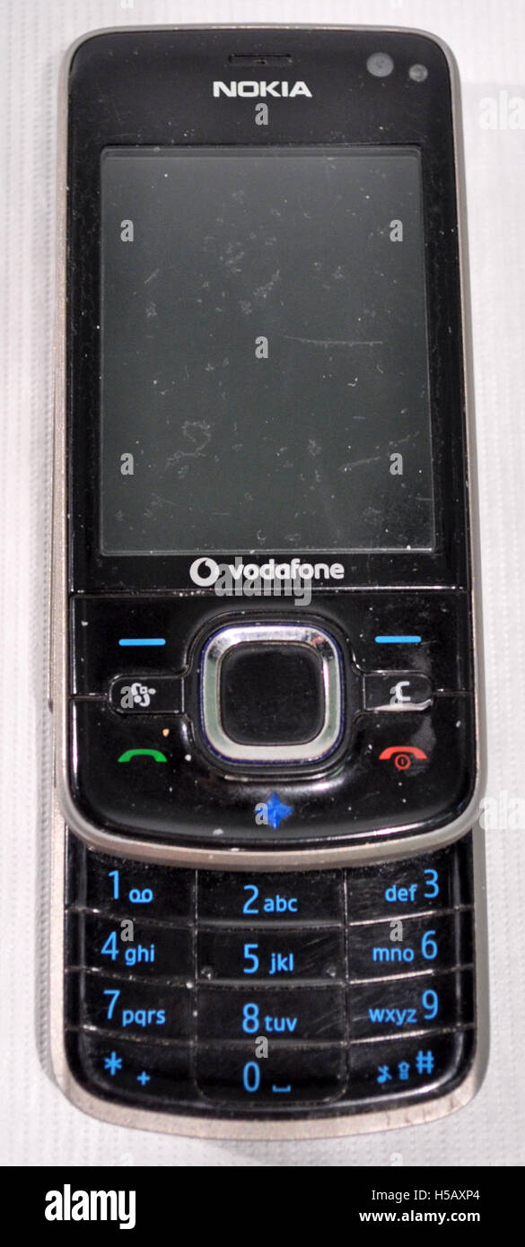 Le Nokia 6210 Navigator était un modèle de téléphone mobile sorti au début des années 2000, avec des capacités de navigation GPS. Il a été conçu pour aider les utilisateurs avec des itinéraires et des services basés sur la localisation. Banque D'Images