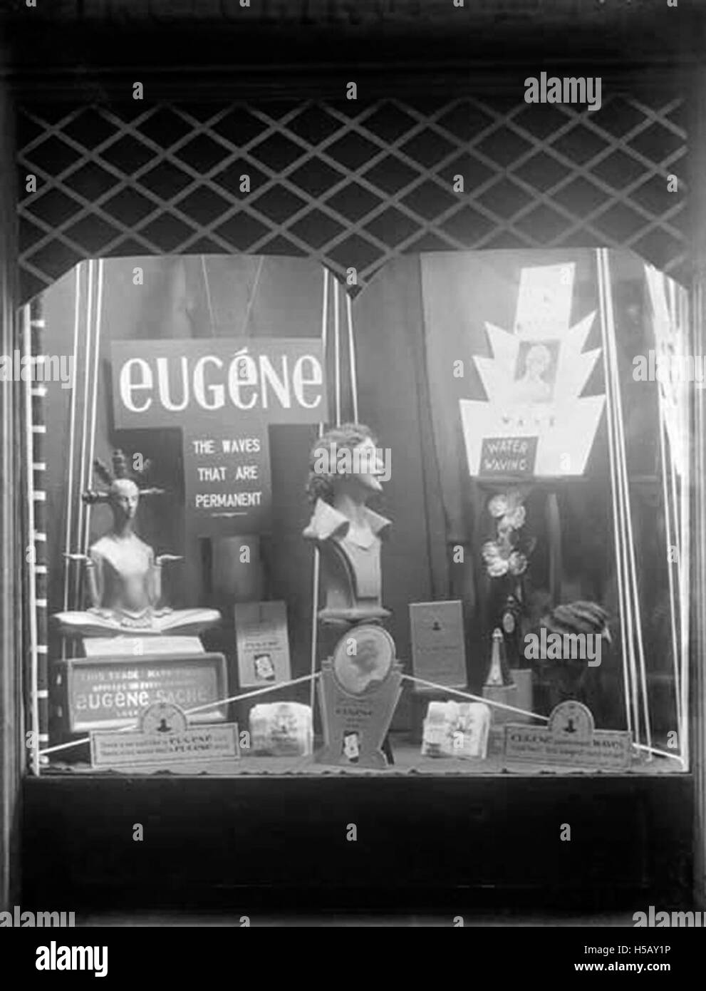 Le 5 juin 1931 marque une date historique importante. Les événements spécifiques de cette journée dépendent du contexte historique, mais ils représentent un moment de l'histoire du début du XXe siècle, probablement associé à des développements sociaux, politiques ou culturels. Banque D'Images