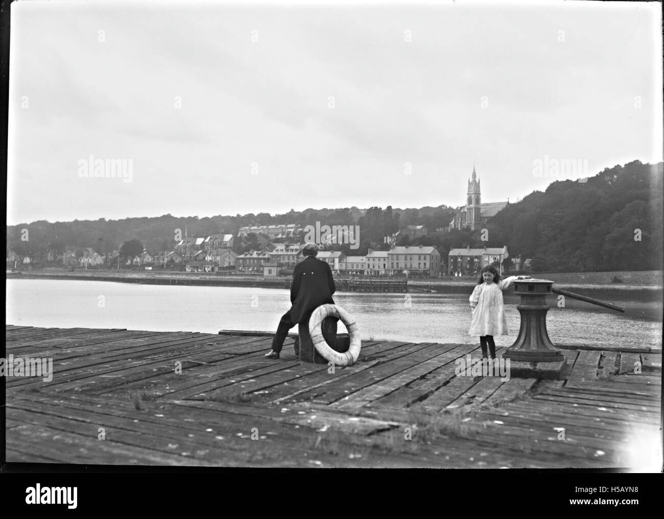 Une déclaration humoristique ou familière, probablement à partir d'un moment ou d'un événement historique, donnant un aperçu de l'interaction culturelle vernaculaire ou sociale de l'époque. La phrase répond à une idée fausse commune concernant la ville de Youghal. Banque D'Images