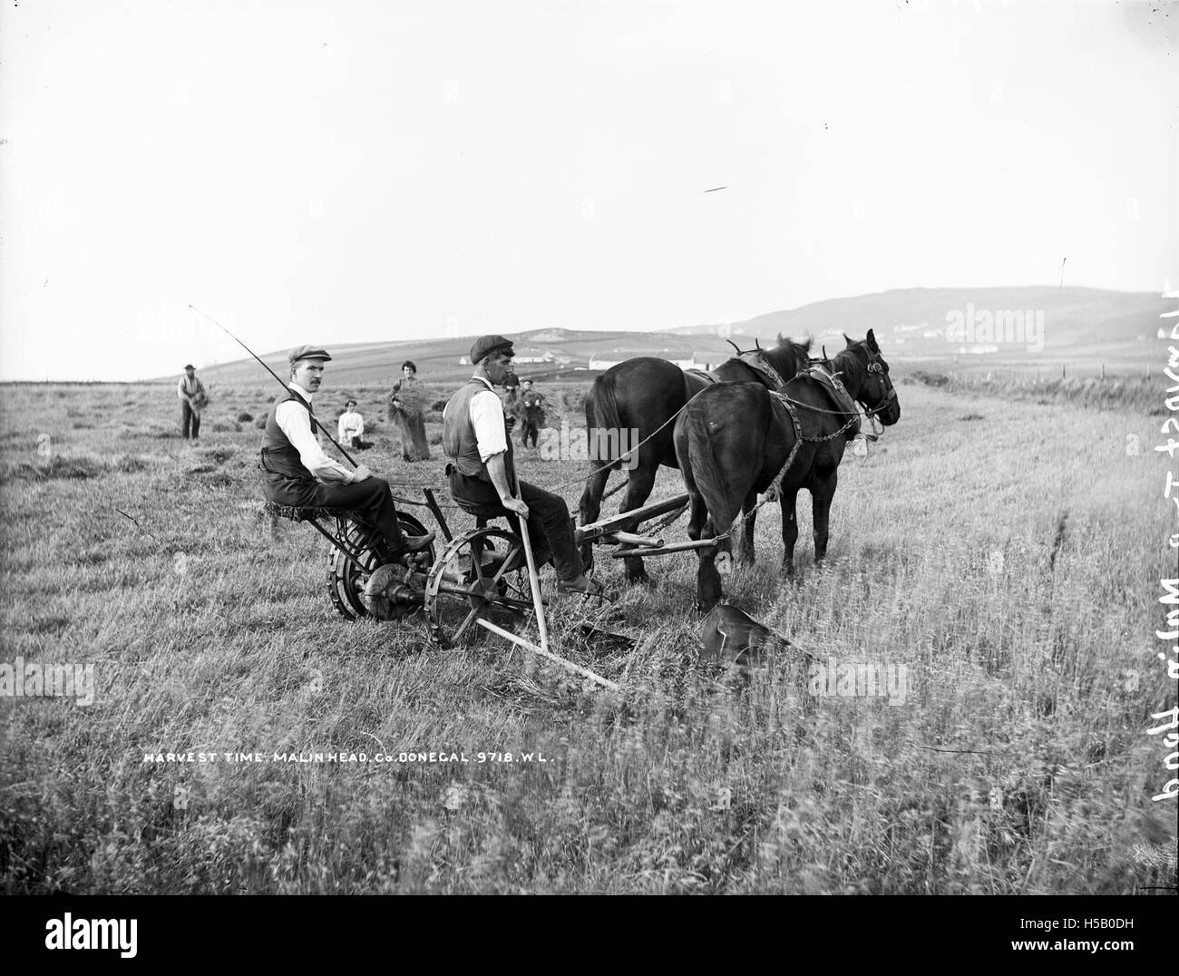 Cette légende reflète un moment d’anticipation ou de nostalgie pour la technologie, suggérant une période sans nouveaux gadgets. Il fait allusion à la façon dont les gens s'engagent et valorisent les innovations technologiques dans leur vie quotidienne. Banque D'Images