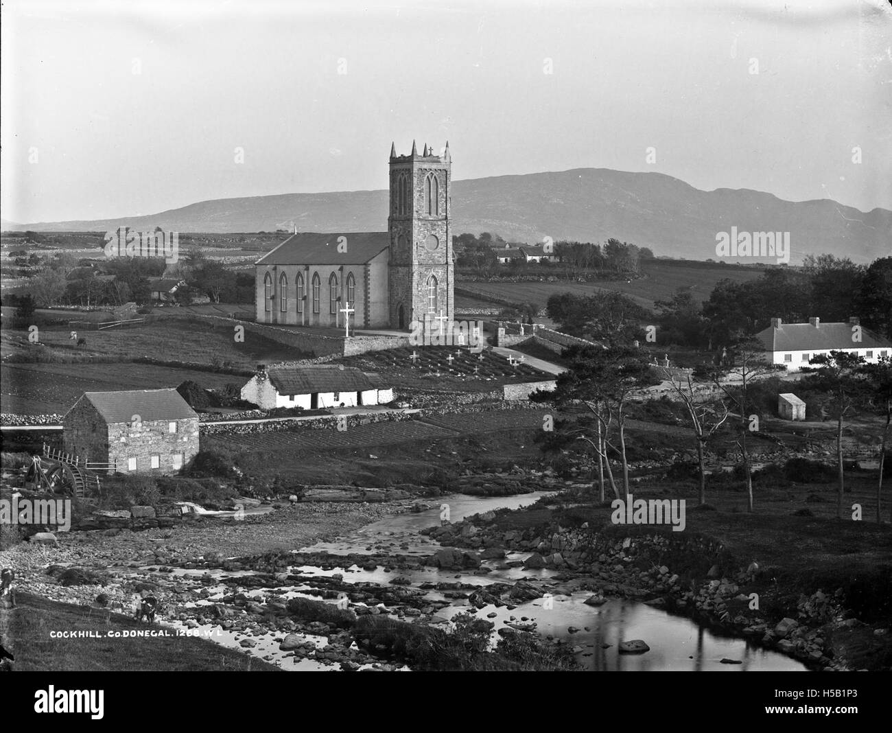 Une photographie de Cockhill, un village du comté de Donegal, Irlande. L'image met en valeur le paysage et les caractéristiques de cette zone rurale, située dans la partie nord-ouest du pays. Banque D'Images