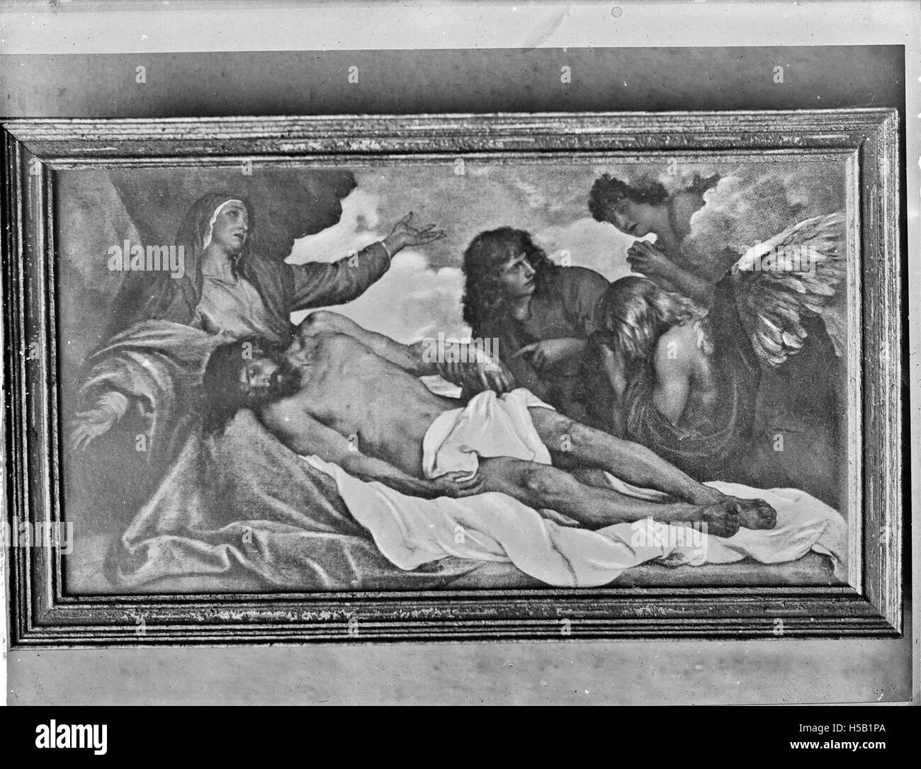 Cette peinture des Pietà a été commandée par la mère provinciale des Sœurs du bon Pasteur, Melbourne, et est associée à leur travail à New Ross, Waterford. Il reflète l'art religieux du début du XXe siècle en Irlande. Banque D'Images