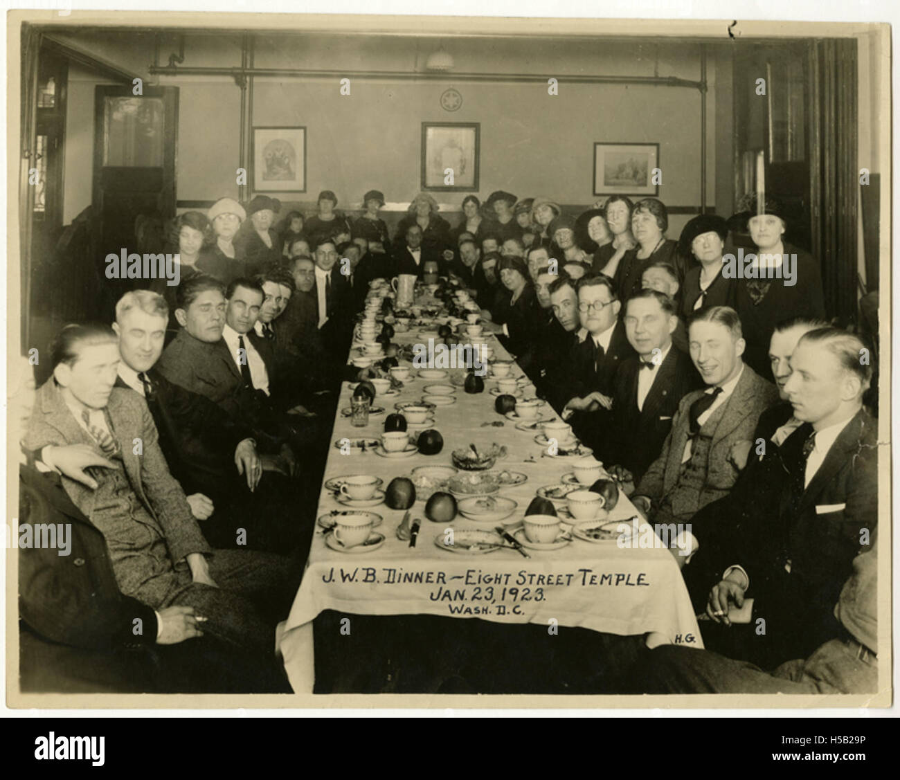 Dîner organisé par le National Jewish Welfare Board au Temple de la huitième rue à Washington, D.C. le 23 janvier 1923. L'événement faisait partie de la vie communautaire juive et a servi de rassemblement pour la fraternité et le soutien. Banque D'Images