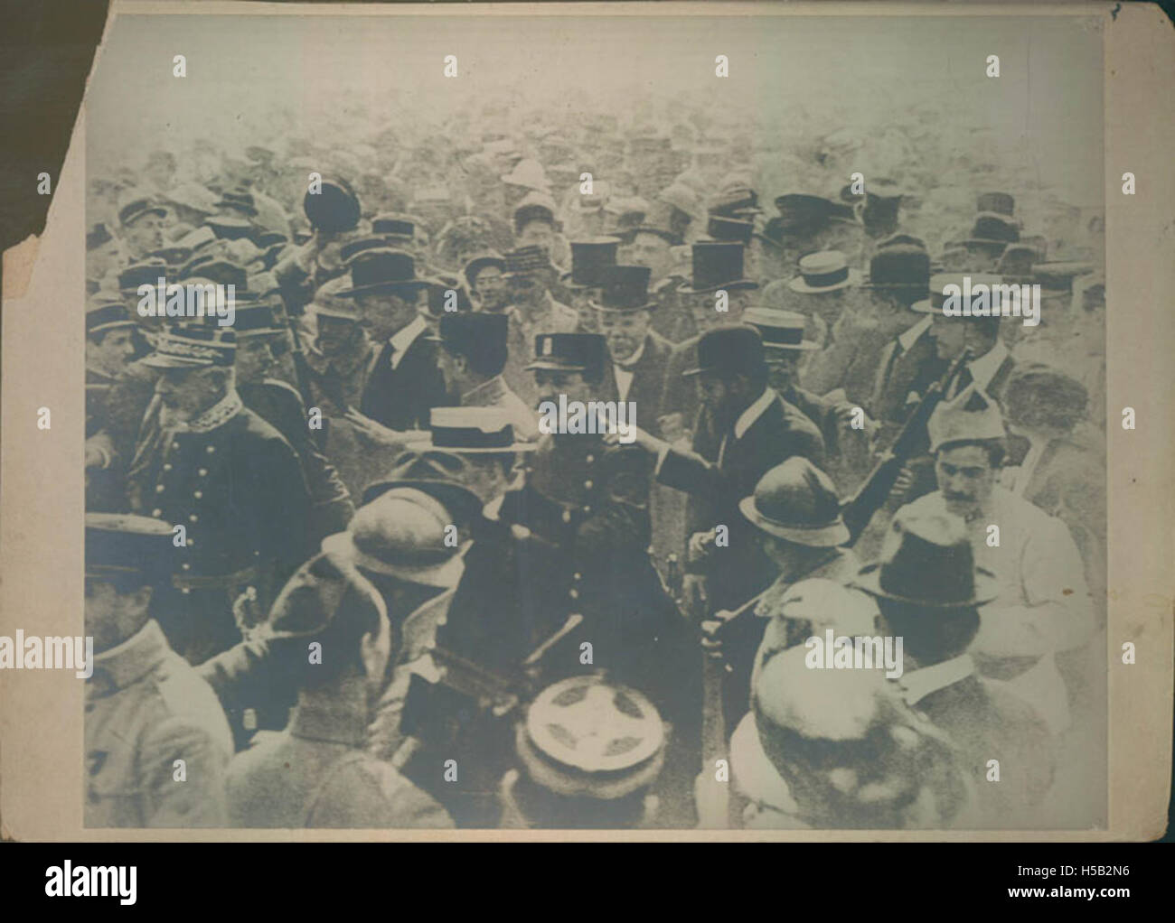 Le colonel Bernard L. Gorfinkle est vu avec le président Woodrow Wilson dans cette photographie historique, probablement prise pendant ou après la Grande Guerre. Gorfinkle était une figure importante de l'histoire judéo-américaine et sa connexion avec Wilson marqua un moment important. Banque D'Images Le colonel Bernard L. Gorfinkle est vu avec le président Woodrow Wilson dans cette photographie historique, probablement prise pendant ou après la Grande Guerre. Gorfinkle était une figure importante de l'histoire judéo-américaine et sa connexion avec Wilson marqua un moment important. Banque D'Images