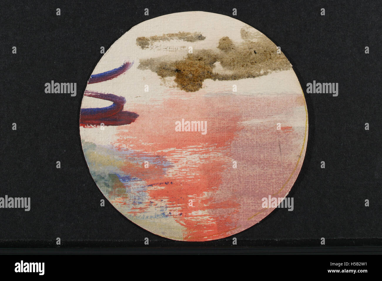 Cette œuvre, intitulée 'microcosmes', créée par Ruth Davidson Abrams, est conservée au musée de l'Université Yeshiva. La pièce explore des thèmes pertinents à l’identité, à l’histoire et à la culture juives. Ruth Davidson Abrams est connue pour intégrer des motifs juifs dans son travail, offrant un aperçu des diverses expériences du peuple juif à travers des visuels intégrés Banque D'Images