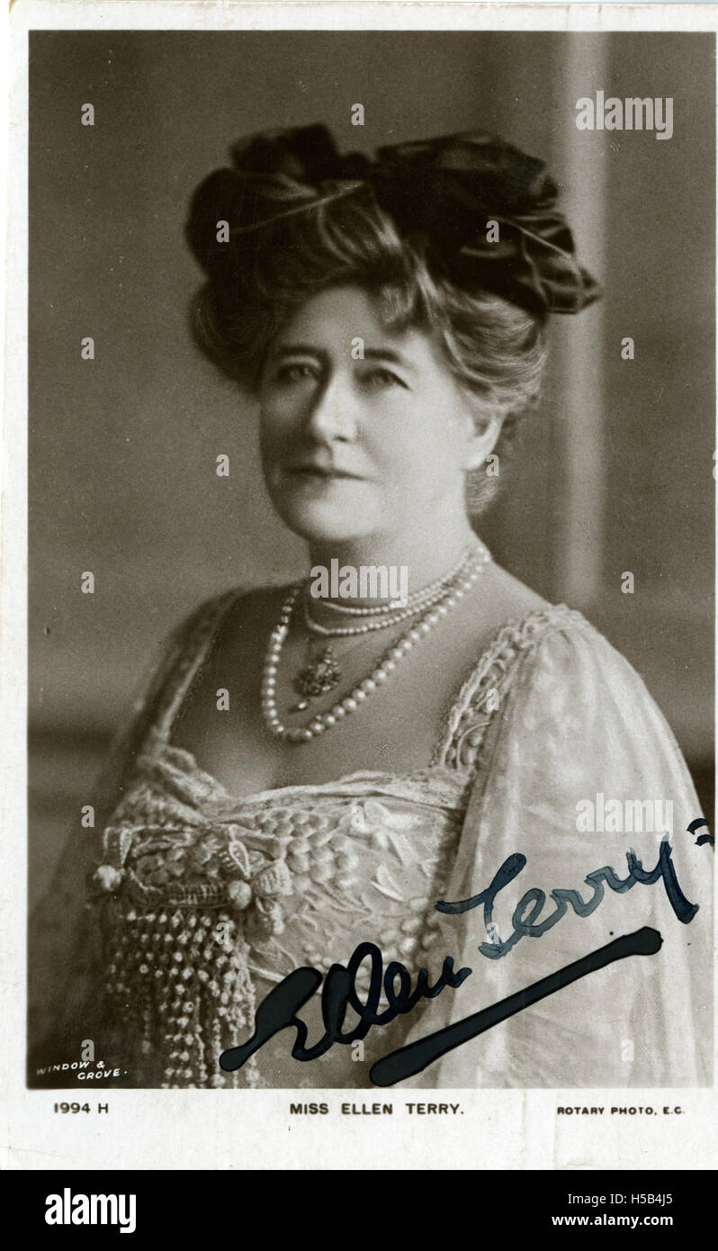 Photographie portrait d'Ellenc Terry, prise en 1910. Terry était une actrice renommée du début du XXe siècle, connue pour ses performances dans le théâtre britannique pendant l'ère édouardienne. Banque D'Images