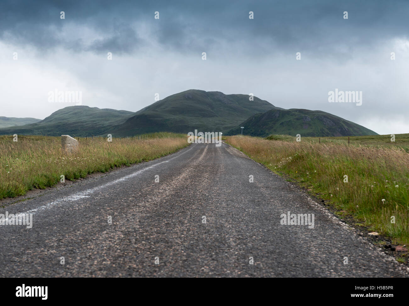 L'A894 road à Sutherland, Ecosse, partie de la côte nord 500 route touristique Banque D'Images