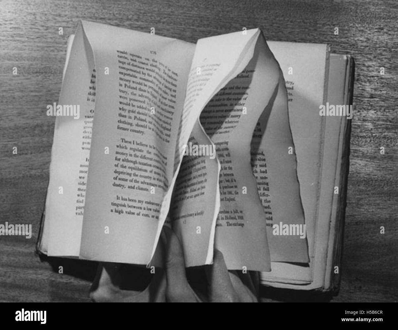 L'appel pour les bibliothèques de 1973 fait référence à une campagne ou à une initiative visant à recueillir des fonds ou à sensibiliser le public à l'amélioration ou à la création de bibliothèques. Cela aurait pu être lié à un effort régional ou national spécifique pour soutenir les bibliothèques publiques ou universitaires au début des années 1970 Banque D'Images