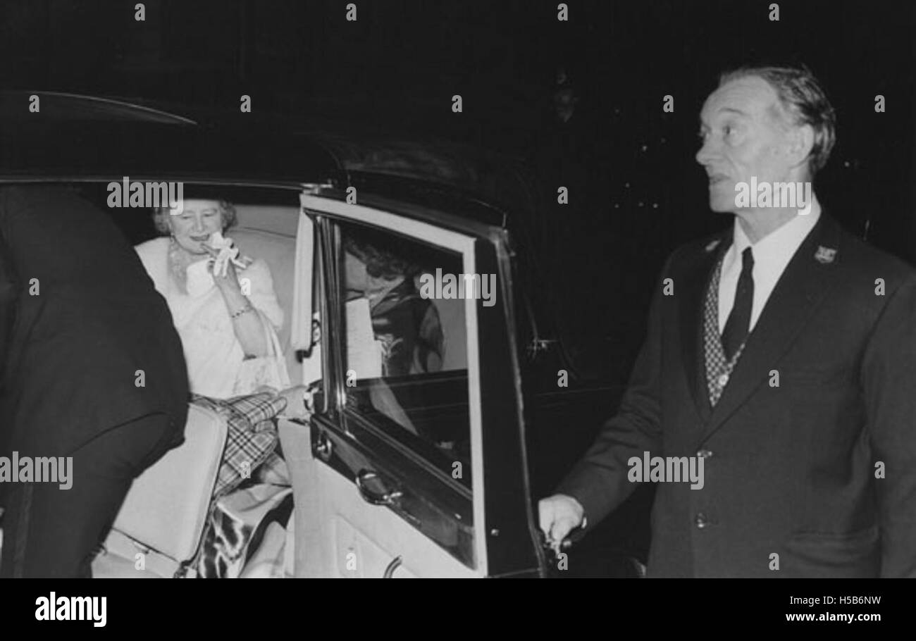 Le concert Banqueting House, qui a eu lieu en 1974, a été organisé pour recueillir des fonds pour l'appel de bibliothèque. Cet événement culturel était un effort pour soutenir la bibliothèque et sa mission de fournir des services et des ressources communautaires. Banque D'Images