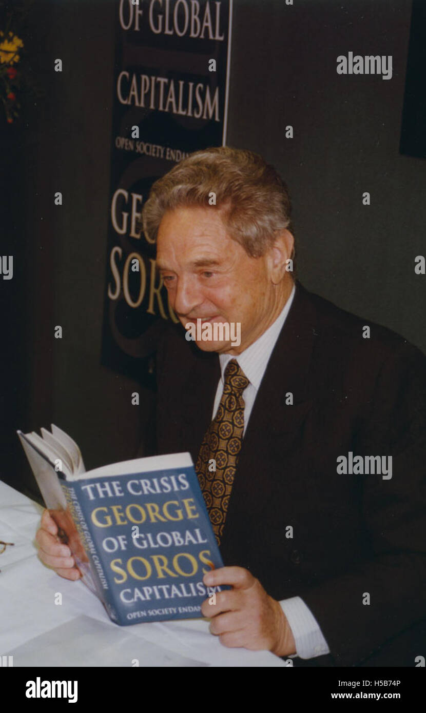 Cette image montre le financier George Soros lors du lancement de son livre le 7 mars 2002, capturant un moment clé de sa carrière d’auteur et philanthrope. Banque D'Images