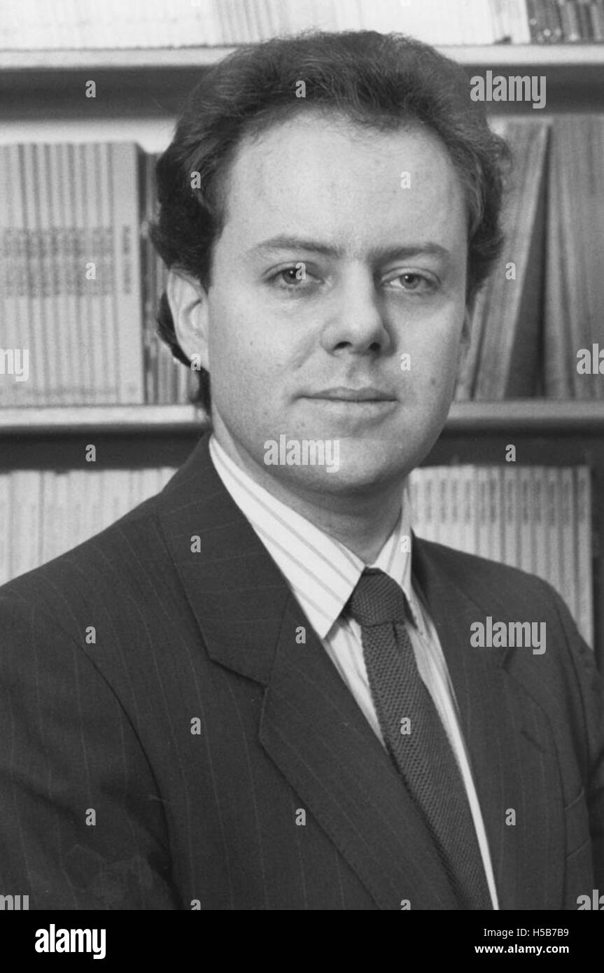 Brendan O'Leary est un universitaire et politologue influent, photographié en 1989. Son travail en théorie politique, en particulier en ce qui concerne le nationalisme et les conflits, a apporté des contributions significatives dans ce domaine. Banque D'Images