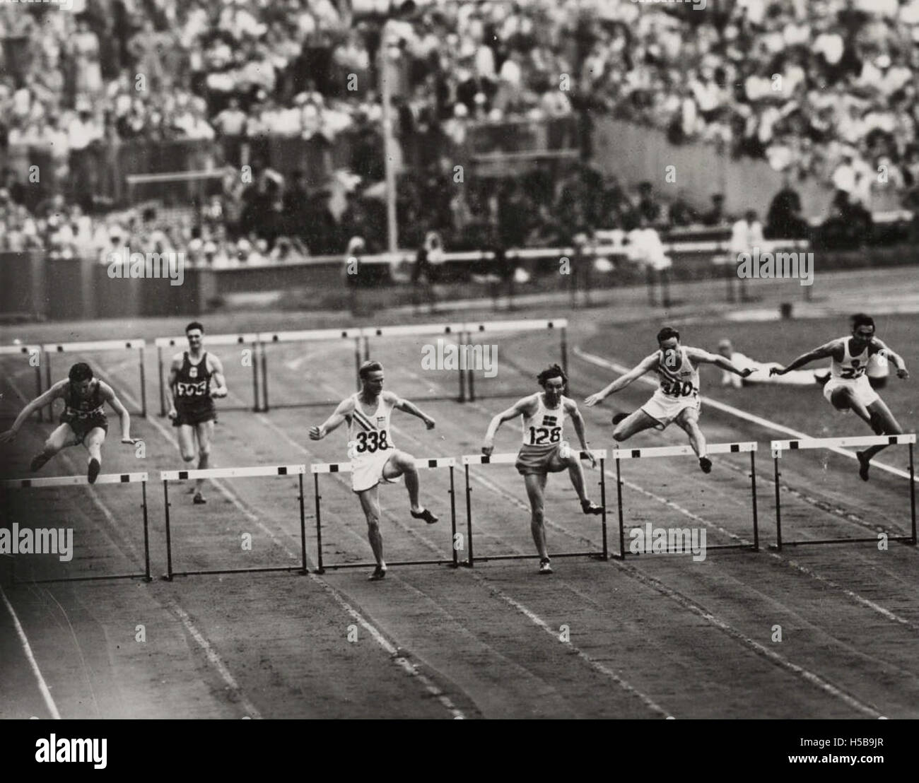 Larsson de la Suède remporte le 400 mètres haies chaleur Olympique, Londres, 1948. Banque D'Images
