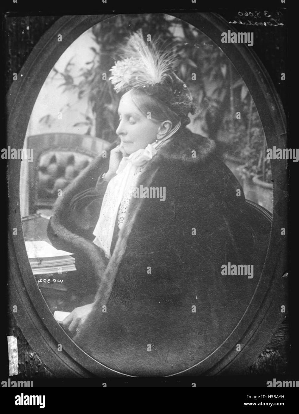 Lonsdale est un nom de famille et un nom de lieu, associé à plusieurs endroits au Royaume-Uni, en particulier dans le nord de l'Angleterre. Il pourrait également s'agir de personnes dans divers domaines professionnels, nécessitant plus de contexte pour identifier la référence ou le chiffre spécifique associé au nom. Banque D'Images