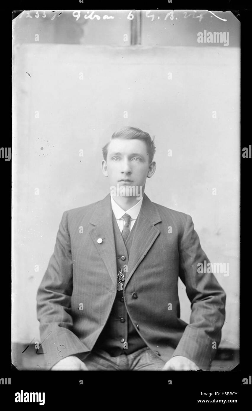 Image d'une locomotive identifiée comme D1422 B76301 l 02, une locomotive diesel-électrique britannique connue pour son service sur le réseau ferroviaire britannique. Banque D'Images