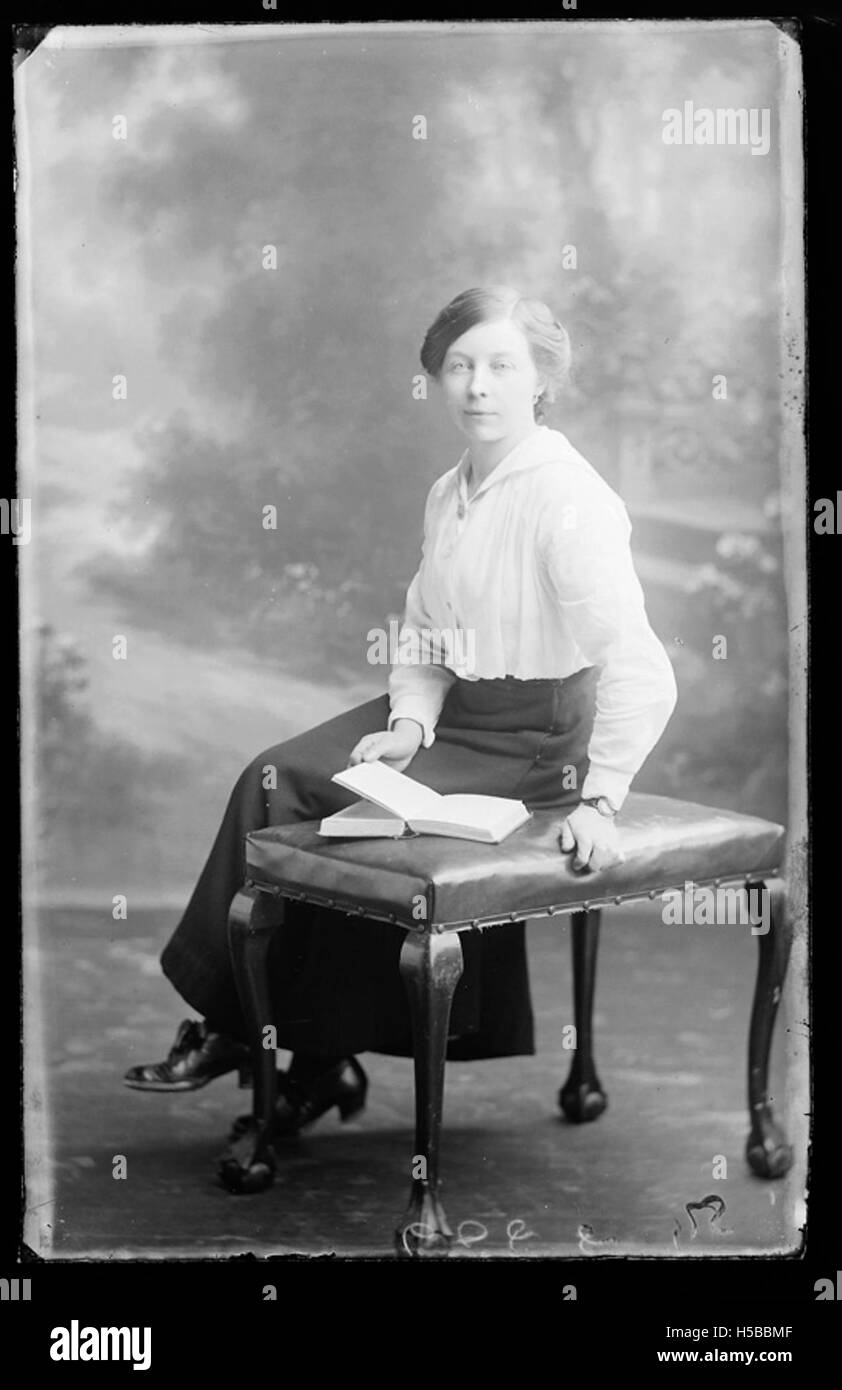 D1422 B76292 K 0128 est un numéro de référence spécifique pour un élément d'archives ou un document historique, utilisé à des fins d'identification et de catalogage. Banque D'Images