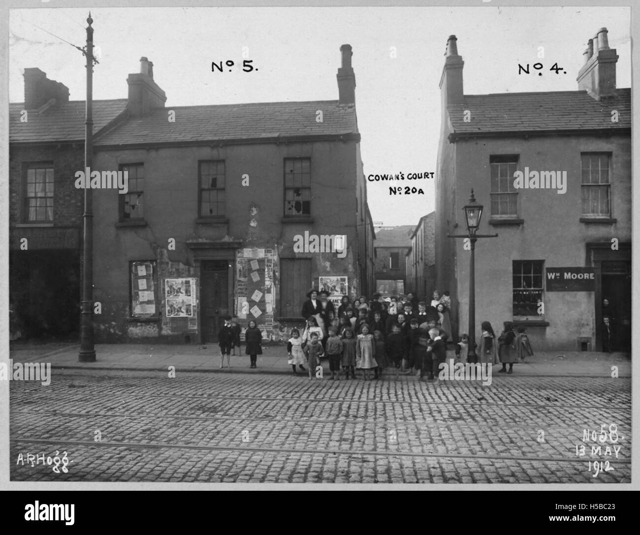 Une photographie montrant le secteur de la rue Stanley, avec Grosvenor Road visible. Cette scène offre un aperçu de l'architecture locale et de l'aménagement des rues, commun dans la région au début du XXe siècle. Banque D'Images