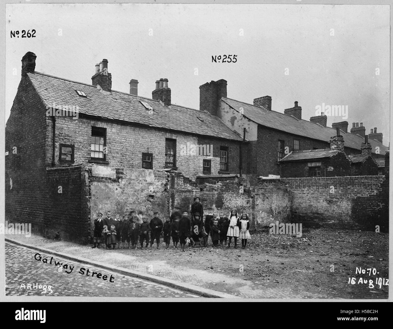 Ce titre fait probablement référence à une zone dans une ville, se concentrant sur l'arrière des maisons situées sur Durham Street dans le quartier Hamill Street, peut-être un quartier urbain ou historique. Banque D'Images
