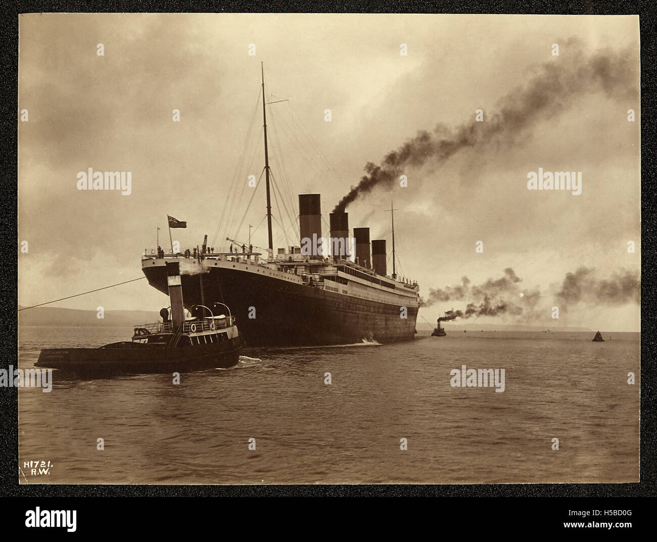 Le Titanic était un paquebot britannique qui a tragiquement coulé lors de son voyage inaugural en avril 1912 après avoir heurté un iceberg. Elle reste l'une des catastrophes maritimes les plus tristement célèbres de l'histoire, avec plus de 1 500 morts. Banque D'Images