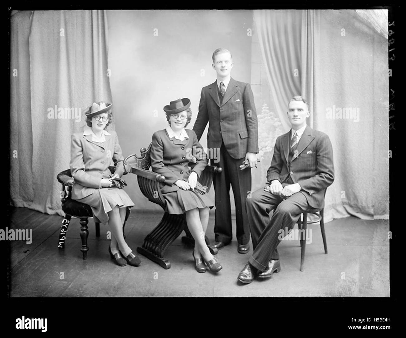 Cette entrée fait référence à un déversoir, une structure construite pour réguler le débit de l'eau, que l'on trouve souvent dans les rivières ou les ruisseaux, qui peut faire partie d'un projet d'ingénierie ou d'un système de gestion environnementale. Banque D'Images