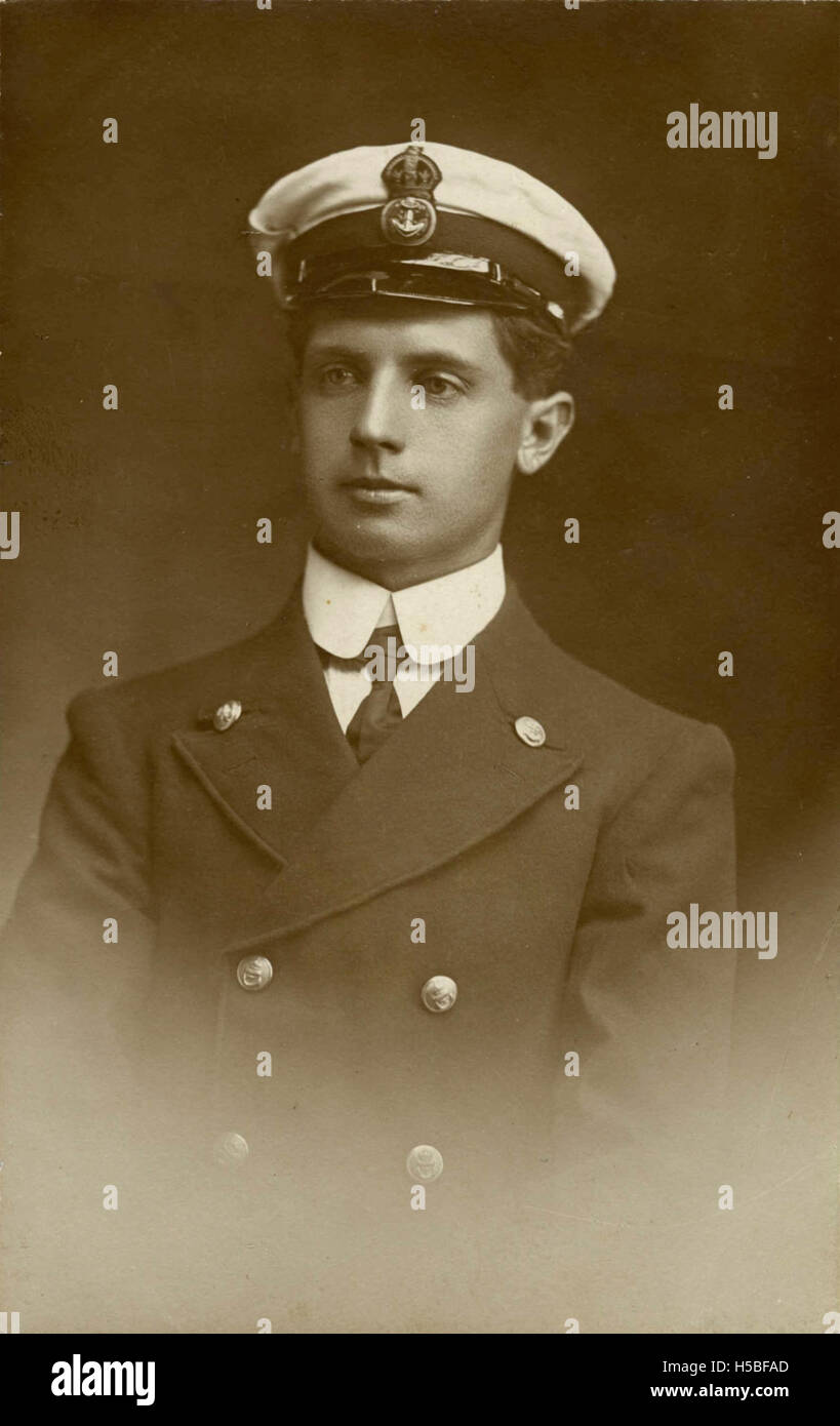 Portrait d'un petit officier, photographié par Mendelssohn & Co. Cette image souligne probablement le rôle de l’individu dans la marine ou l’armée, capturant son portrait officiel. Banque D'Images