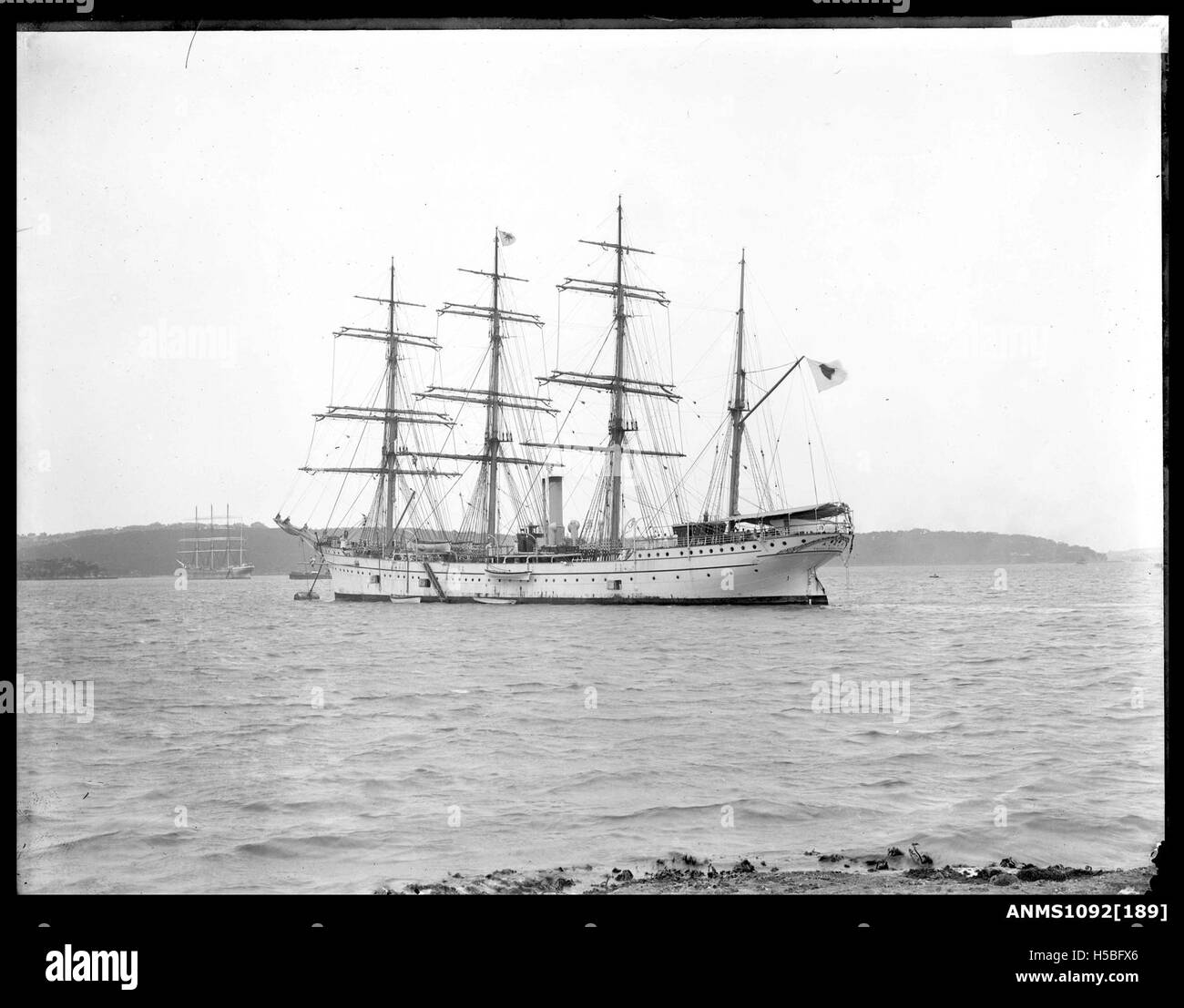 Le TAISEI MARU, un cargo, ancré dans le port de Sydney, probablement au milieu du XXe siècle, représente le commerce maritime en Australie. Banque D'Images Le TAISEI MARU, un cargo, ancré dans le port de Sydney, probablement au milieu du XXe siècle, représente le commerce maritime en Australie. Banque D'Images