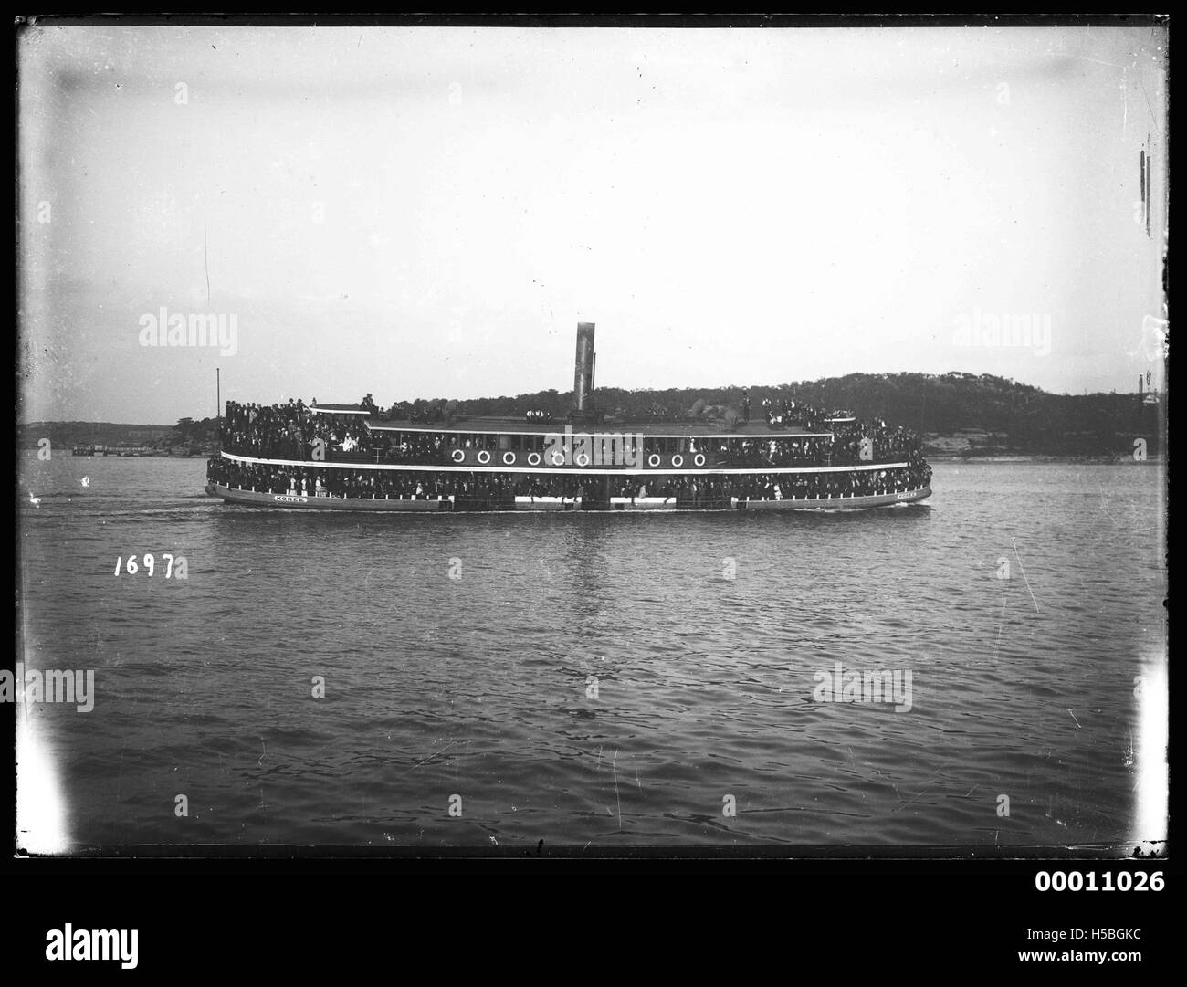 Le Ferry KOREE était un navire de premier plan opérant dans le port de Sydney, fournissant des services de transport sur l'eau. Il représente le système de transport public de Sydney, en Australie, connu pour ses ferries emblématiques. Banque D'Images Le Ferry KOREE était un navire de premier plan opérant dans le port de Sydney, fournissant des services de transport sur l'eau. Il représente le système de transport public de Sydney, en Australie, connu pour ses ferries emblématiques. Banque D'Images