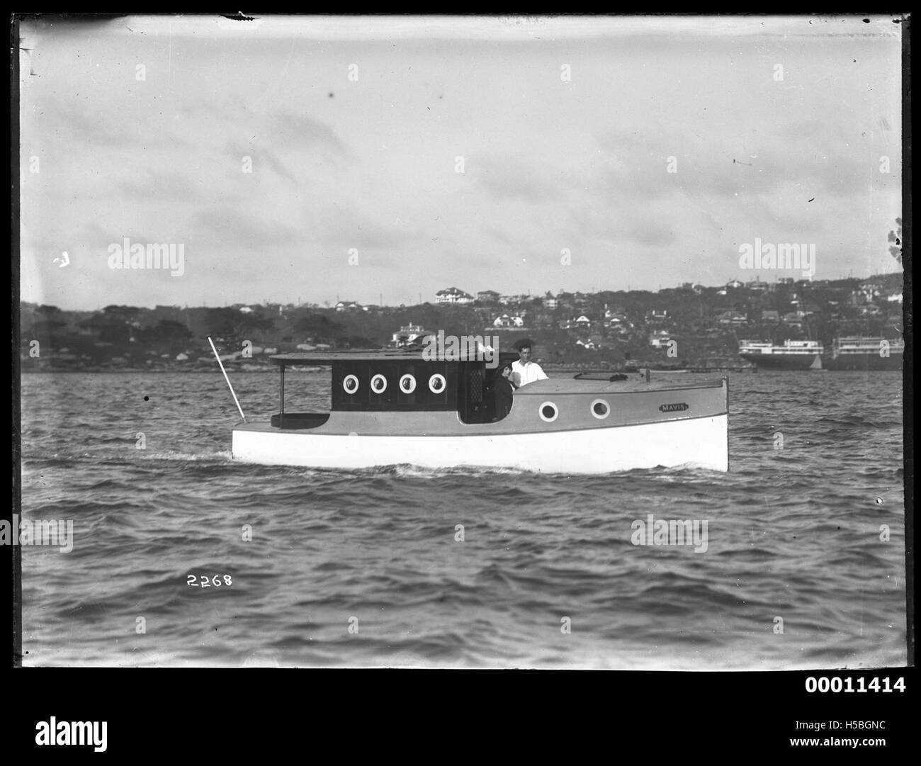 La vedette MAVIS est photographiée sur le port de Sydney, offrant un aperçu du transport par eau utilisé dans le port. Le port de Sydney est connu pour son activité maritime animée et son panorama emblématique. Banque D'Images La vedette MAVIS est photographiée sur le port de Sydney, offrant un aperçu du transport par eau utilisé dans le port. Le port de Sydney est connu pour son activité maritime animée et son panorama emblématique. Banque D'Images