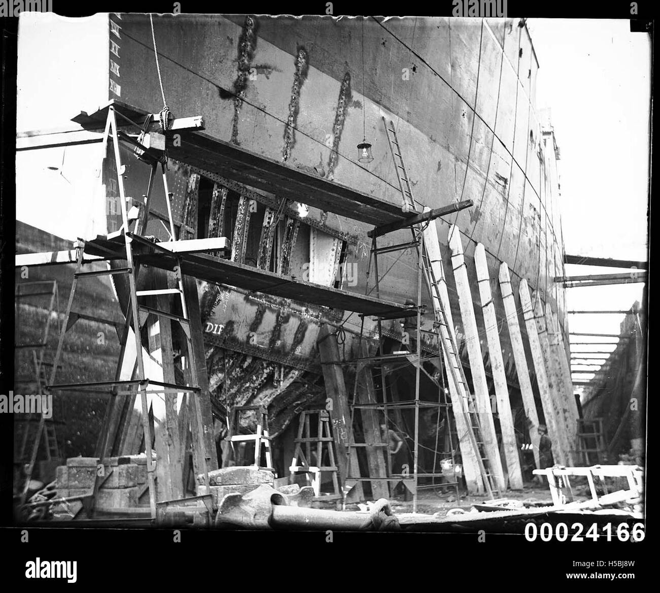 Le SS Montoro est photographié en cale sèche à Sydney entre 1911 et 1945. Le navire a joué un rôle important dans les activités maritimes au début du XXe siècle, contribuant à l'industrie maritime australienne en temps de guerre et en temps de paix. Banque D'Images