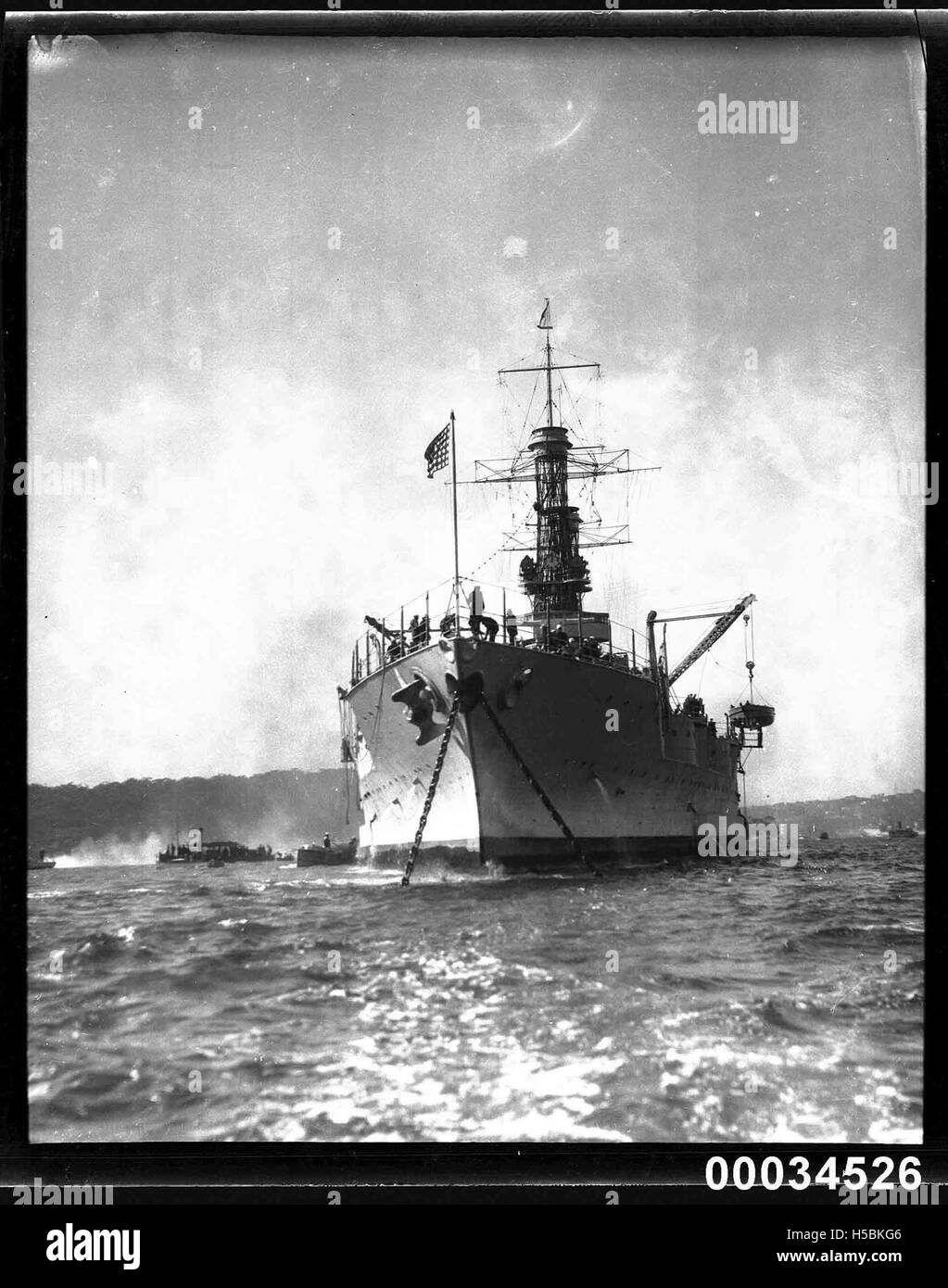 Navire de guerre de la marine des États-Unis en cours dans le port de Sydney. Banque D'Images