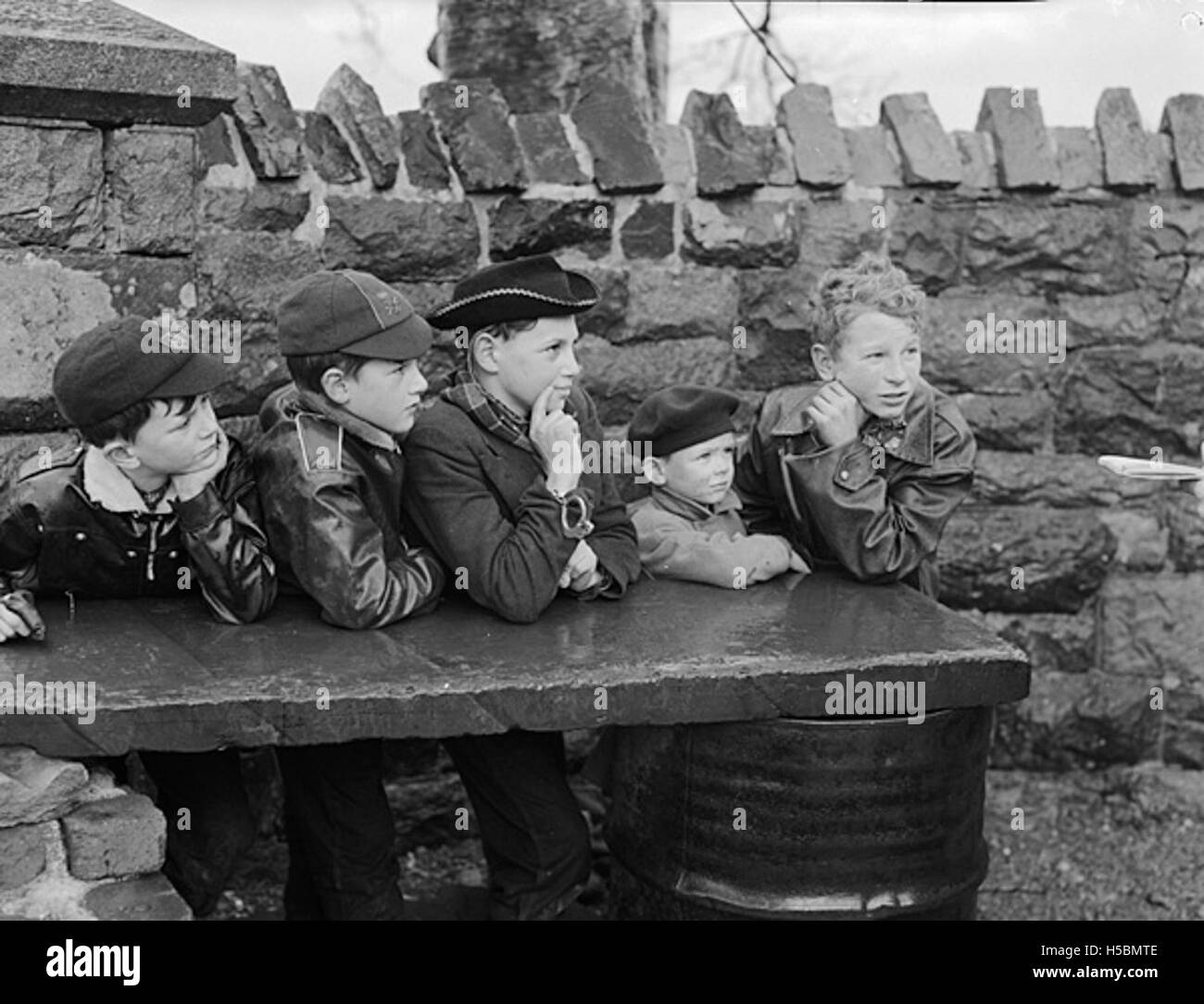 Plas Dinas, situé à y Bontnewydd, était associé à Anthony Armstrong-Jones, et cette référence pourrait se rapporter à la connexion avec la princesse Margaret, car il était son mari. Le domaine est connu pour son importance historique dans l'aristocratie britannique. Banque D'Images