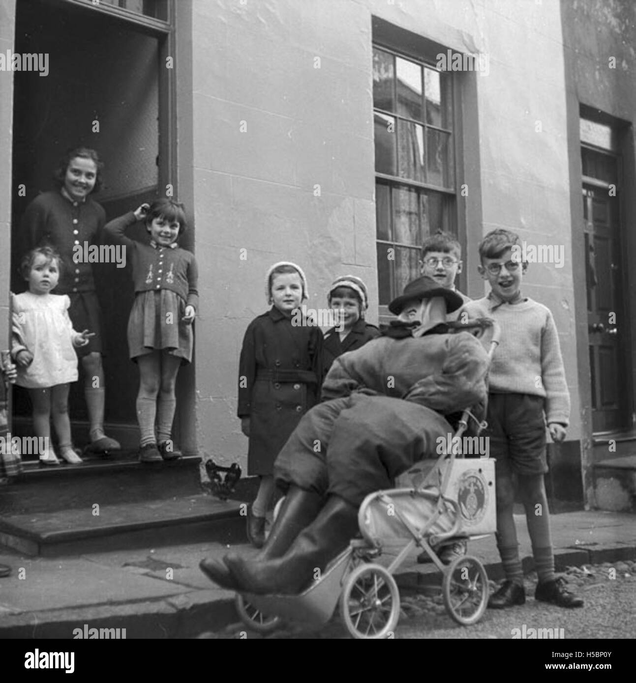 Guy Fawkes Night à Caernarfon est une célébration britannique traditionnelle qui a lieu le 5 novembre, marquée par des feux d'artifice, des feux de joie et des événements publics commémorant l'échec de la parcelle de poudre à canon de 1605. Banque D'Images