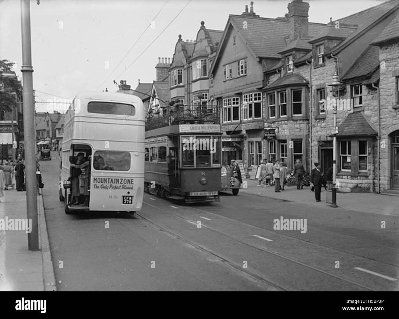 Les tramways de Colwyn Bay, une ville côtière du nord du pays de Galles, étaient autrefois un mode de transport important. Le système de tramway, actif à la fin du XIXe siècle et au début du XXe siècle, a contribué au développement de la ville en tant que destination touristique. Banque D'Images