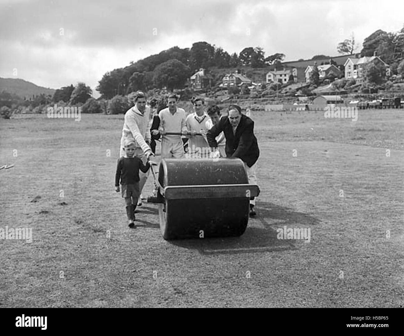 Le Dolgellau Cricket Club, basé à Dolgellau, au pays de Galles, a une longue histoire de sports locaux et d'engagement communautaire. Le club fait partie de la culture sportive de la région, connue pour son esprit de compétition et sa participation aux ligues de cricket locales. Banque D'Images
