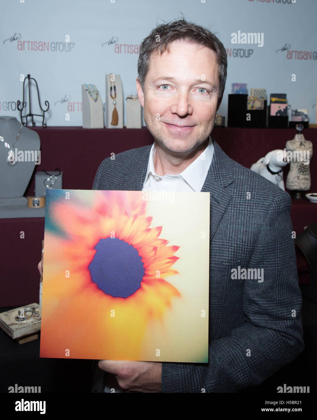 George Newbern assiste à 'GBK's Pre-Golden Globes Celebrity Gifting Suite' à l'hôtel W le 9 janvier 2015 à Hollywood, Californie, USA Banque D'Images