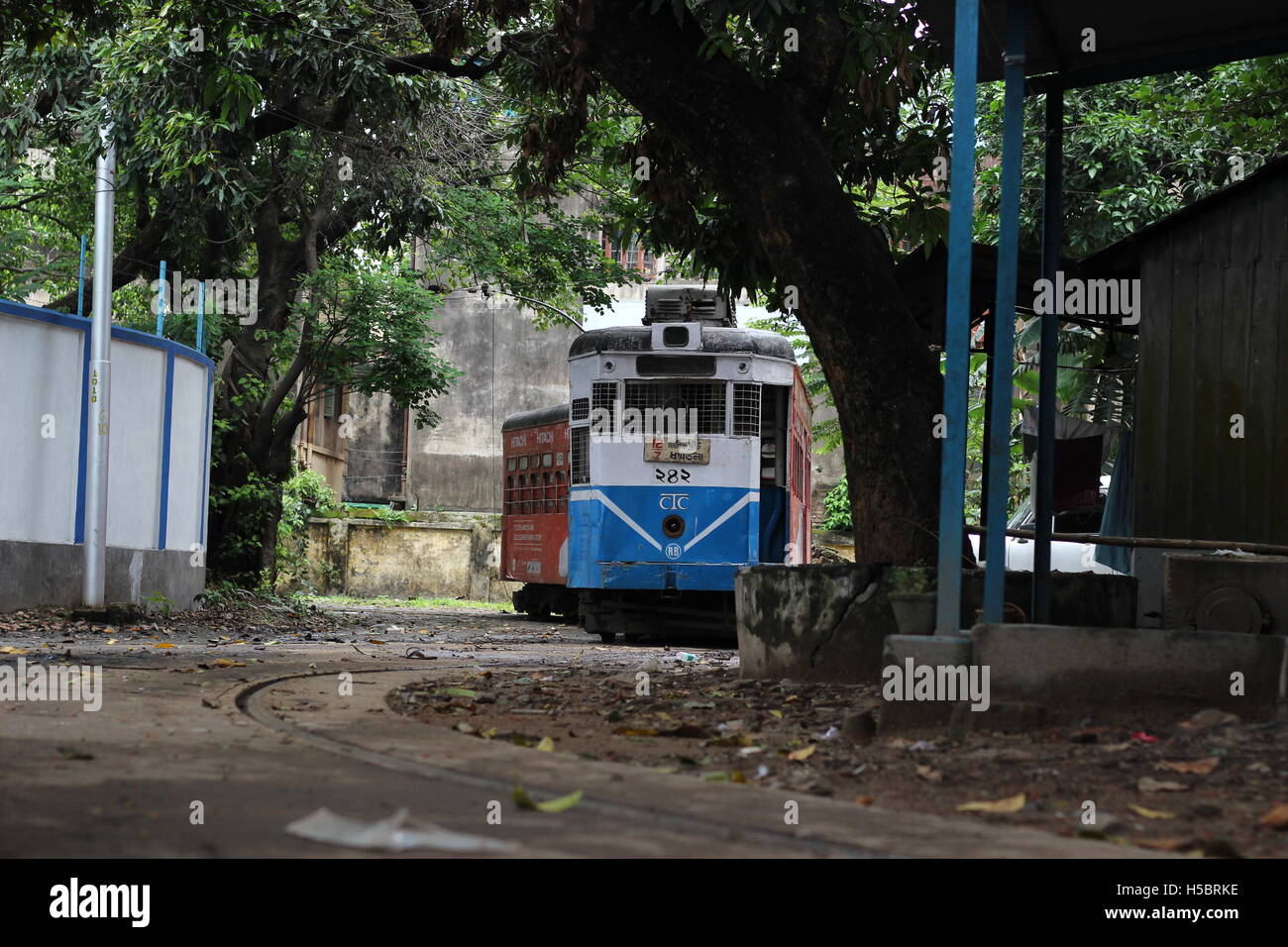 L'un des héritages les plus anciennes en Asie est le réseau de tramway de Kolkata, en marche depuis 1902. Le service de tramway à Kolkata ajoute aucune pollution. Banque D'Images