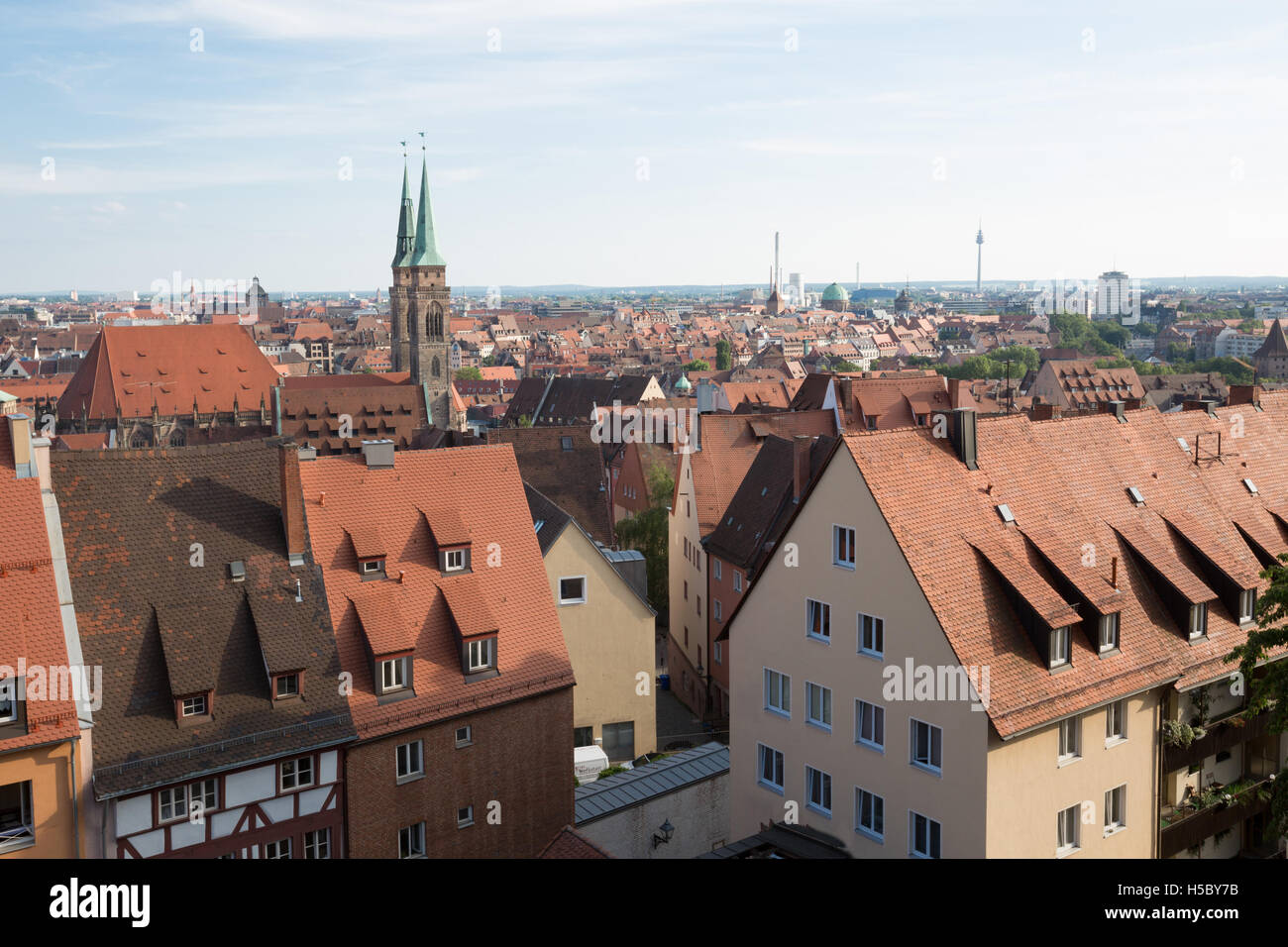 Vue sur les toits rouges de Munich. Banque D'Images